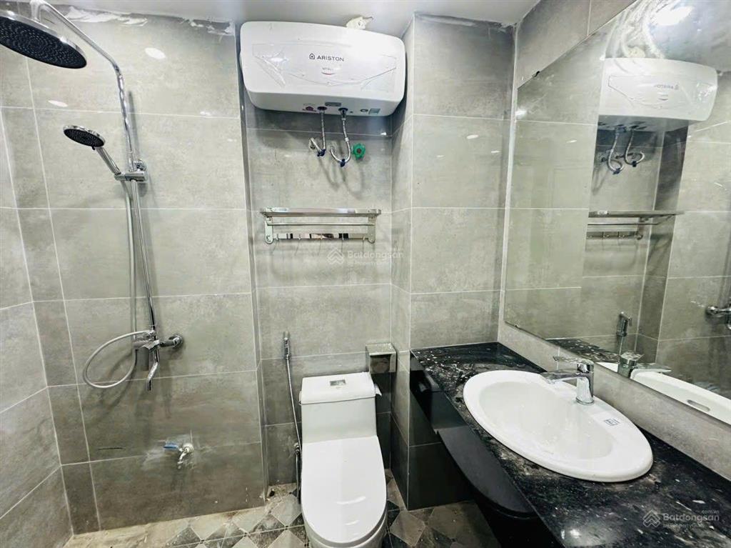 Ngõ 389 hoàng quốc việt  cầu giấy phân lô  31m x 6 tầng  mt 4m  chào 17,5 tỷ. thang máy