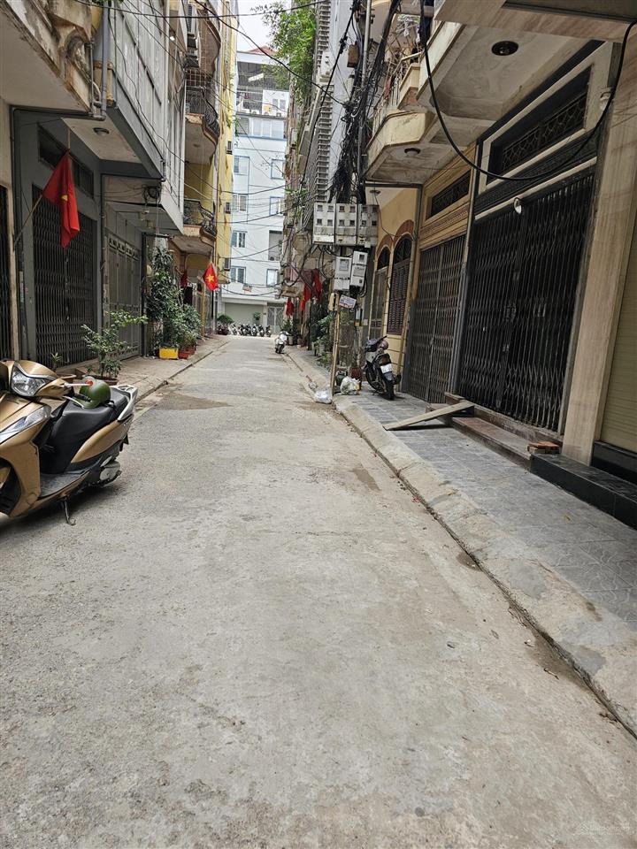 Ngõ 389 hoàng quốc việt  cầu giấy phân lô  31m x 6 tầng  mt 4m  chào 17,5 tỷ. thang máy