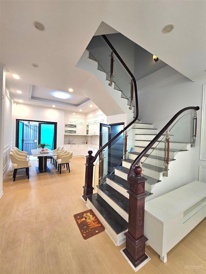 Ngũ hiệp ngọc hồi, xe 7 chỗ đỗ cửa, 68m2, 4 tầng, 6 tỷ
