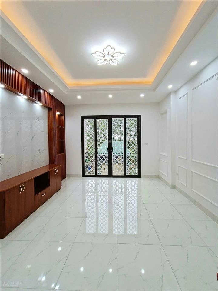 Ngã ba vũ lăng tứ hiệp, 50m thang máy 7 tỷ, xe 7 chỗ vào nhà