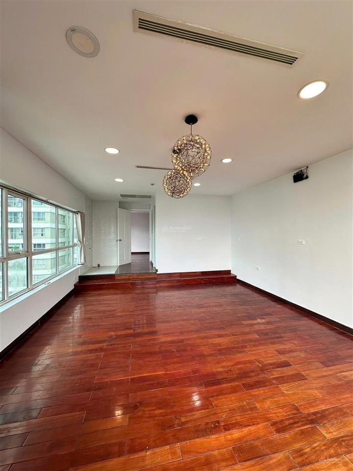 Bán căn hộ thiên nam q.10, dt 300m2, 3pn, 4wc giá 18 tỷ sổ hồng. view đông nam,  0943 245 *** huy.