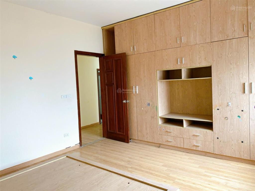 Chcc tòa n09 thành thái  cầu giấy 131m2 giá 10,5 tỷ 3 phòng ngủ.  0988 669 ***