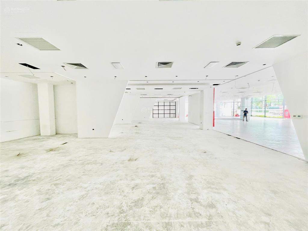 Cho thuê tầng hầm 850m2 mặt phố võ chí công hoạt động 24/24 chỉ 100tr/ tháng