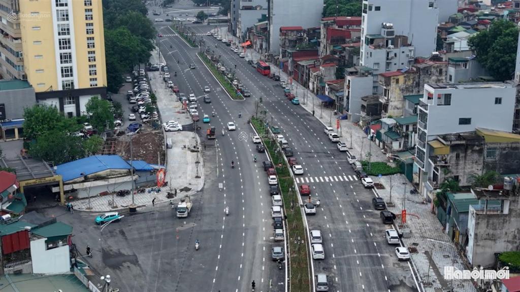 Cần cho thuê tòa nhà mặt phố đê la thành  vđ1 5 tầng tổng 1200m, 2 mặt tiền lớn 17m và 15m