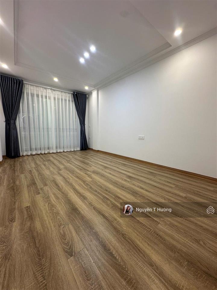 Hiếm  nhà mới trung tâm cầu giấy  7 tầng thang máy, ô tô đỗ cạnh nhà