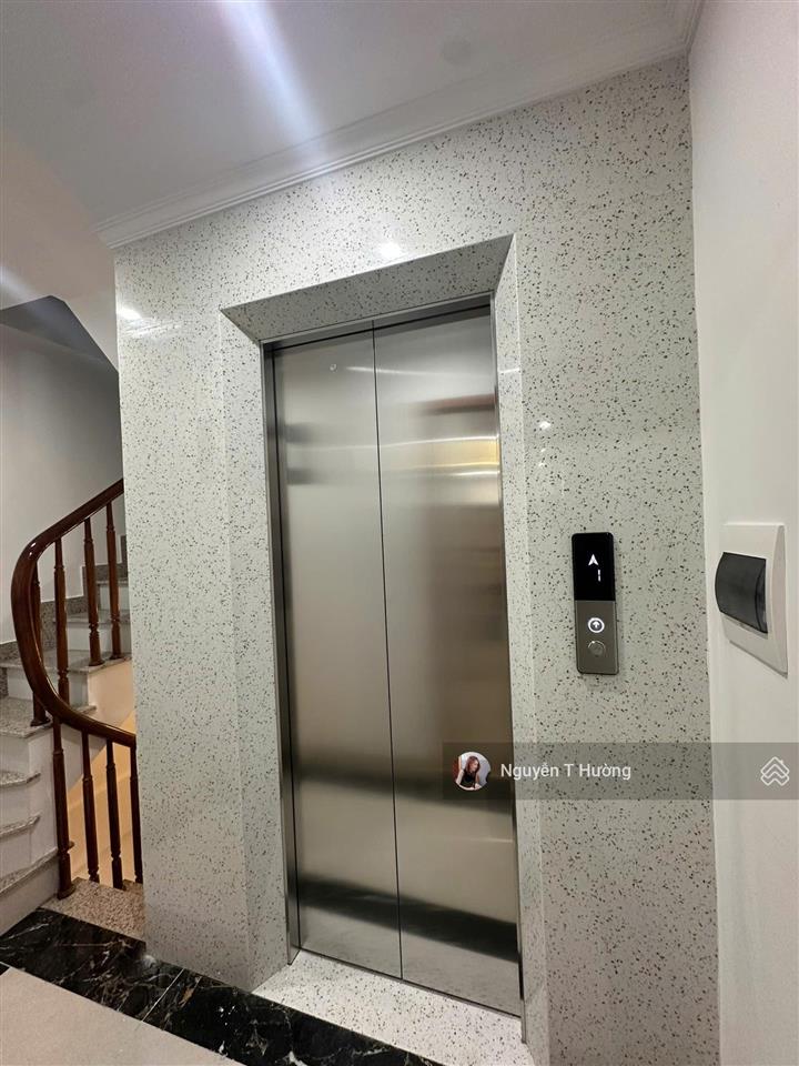Hiếm  nhà mới trung tâm cầu giấy  7 tầng thang máy, ô tô đỗ cạnh nhà
