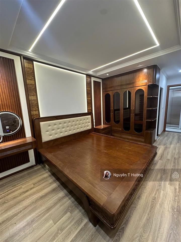 Hiếm  nhà mới trung tâm cầu giấy  7 tầng thang máy, ô tô đỗ cạnh nhà