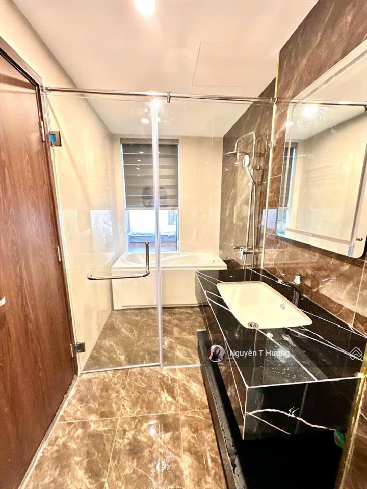 Bán nhà phong cách châu âu, toạ lạc tại trung tâm cầu giấy  55m2 x 7 tầng, phân lô ở ngay