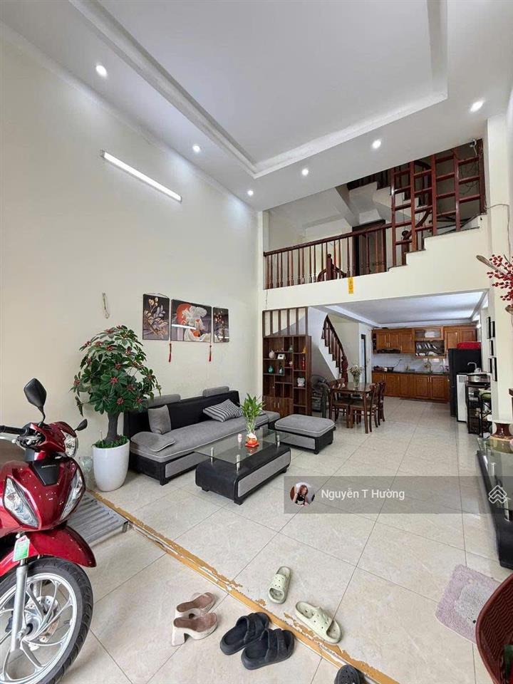 Chính chủ chú em bán nhà phân lô thái hà, 45m2  ô tô tránh, có vỉa hè