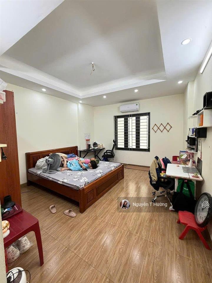 Chính chủ chú em bán nhà phân lô thái hà, 45m2  ô tô tránh, có vỉa hè