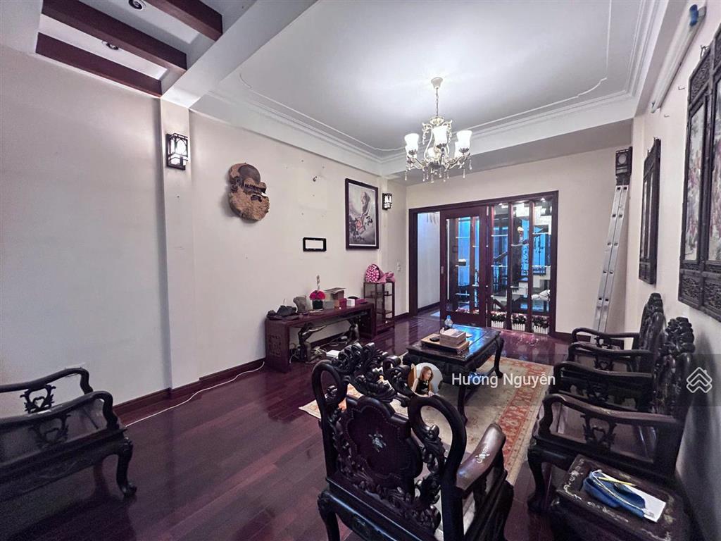 Hiếm hoàng cầu  gần vườn hoa trần quang diệu  ô tô chạy vòng quanh 50m dân xây cực chắc