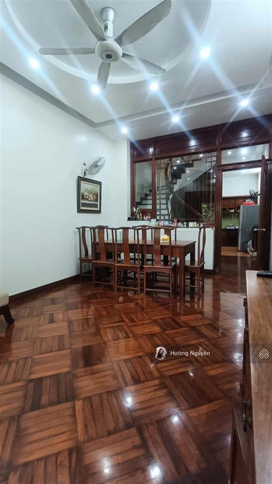 Hiếm phân lô gần hồ hoàng cầu  55m mặt tiền 4.1m  nhà dân xây khung cột cực chắc