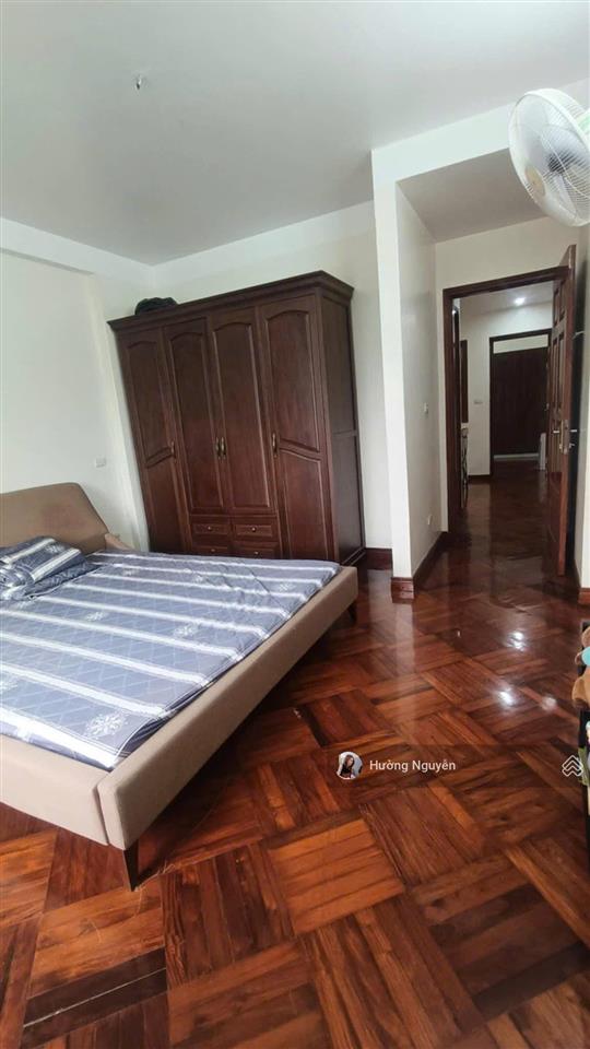 Hiếm phân lô gần hồ hoàng cầu  55m mặt tiền 4.1m  nhà dân xây khung cột cực chắc