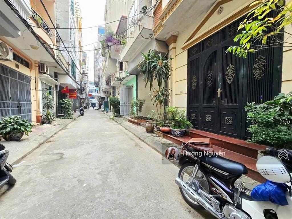 Hiếm cầu giấy  phân lô cán bộ  ô tô chạy vòng quanh  48m mặt tiền 4.5m cực đẹp