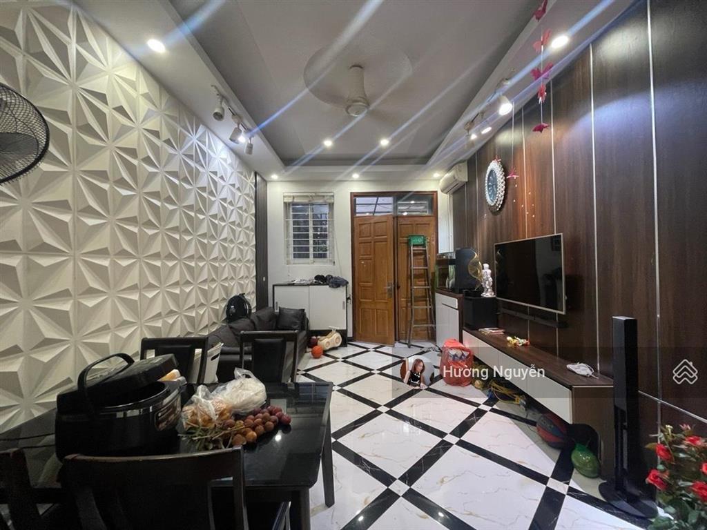 Nhà đẹp giá đầu tư  trung tâm cầu giấy giá siêu hợp lý  6 tầng thiết kế thông sàn