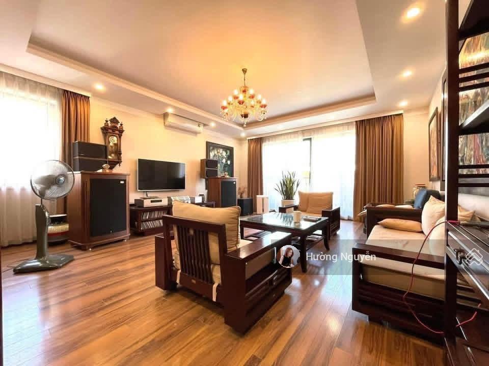 Hiếm  nhà lô góc cực thoáng  phố huỳnh thúc kháng kéo dài  10m ra ô tô tránh