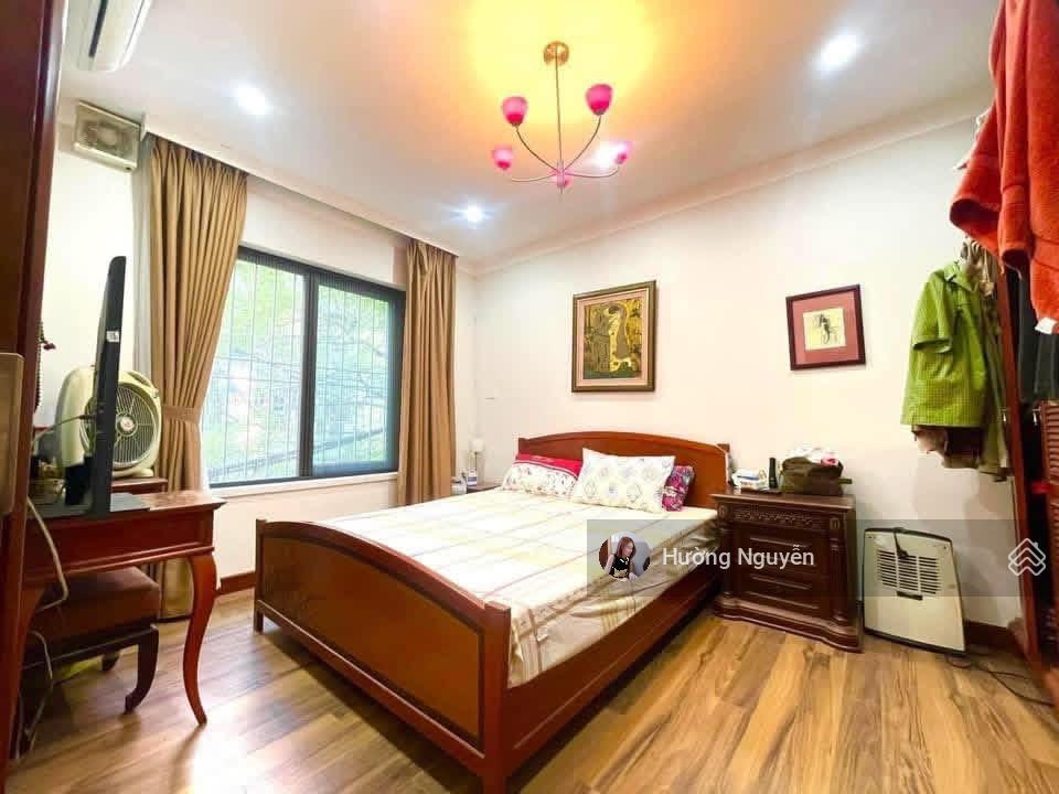 Hiếm  nhà lô góc cực thoáng  phố huỳnh thúc kháng kéo dài  10m ra ô tô tránh