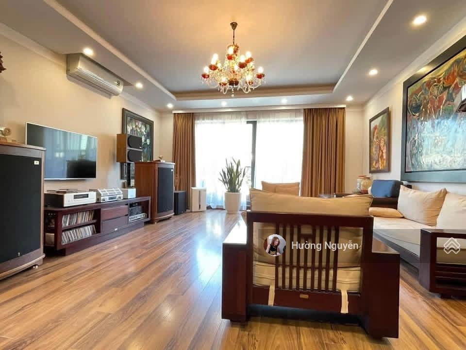 Hiếm  nhà lô góc cực thoáng  phố huỳnh thúc kháng kéo dài  10m ra ô tô tránh