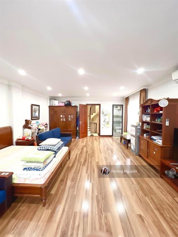 Hiếm  nhà lô góc cực thoáng  phố huỳnh thúc kháng kéo dài  10m ra ô tô tránh