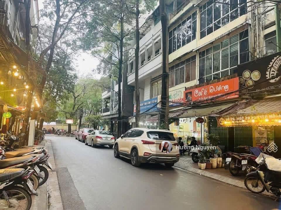 Hiếm  nhà lô góc cực thoáng  phố huỳnh thúc kháng kéo dài  10m ra ô tô tránh