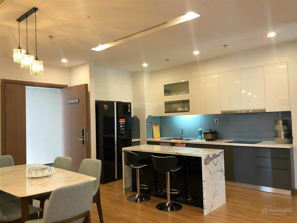 Bán ch 3pn full đồ đẹp, view đẹp, tầng trung, căn góc vinhomes nguyễn chí thanh  0979 365 ***