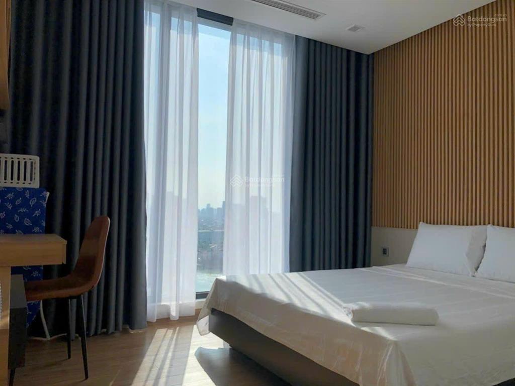 Bán ch 3pn full đồ đẹp, view đẹp, tầng trung, căn góc vinhomes nguyễn chí thanh  0979 365 ***