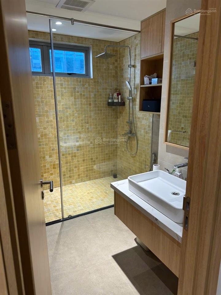 Bán ch 3pn full đồ đẹp vinhomes nguyễn chí thanh, căn góc, hướng đông nam trục hiếm, view đẹp