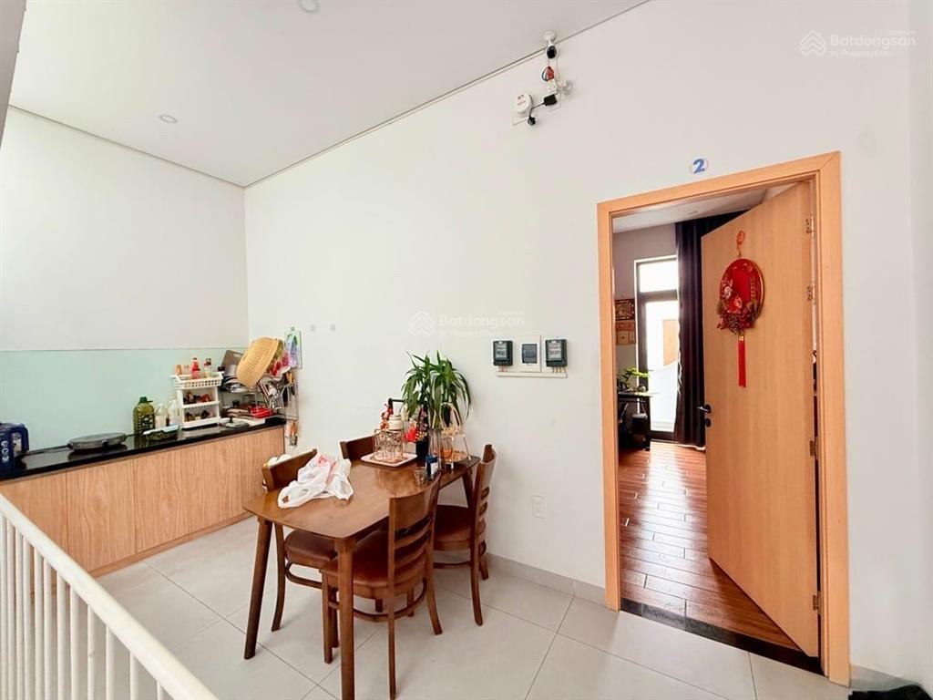 Bán nhà 3 tầng gần nguyễn hữu thọ  cho thuê 20 tr/ tháng