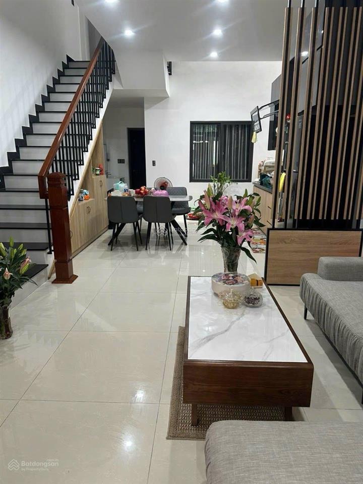 Bán nhà 3 tầng đường ô tô tránh nhau đống đa dt 83m2 (4,5x 18.35m) giá 8.75 tỷ