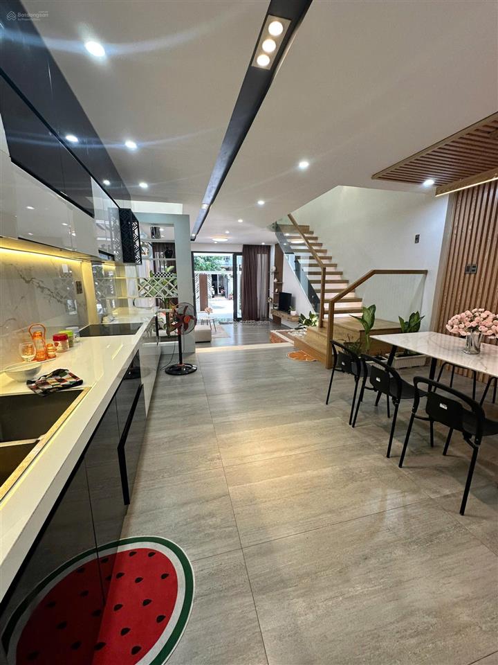 Ngộp bank! nhà 3 tầng full nội thất vào ở ngay