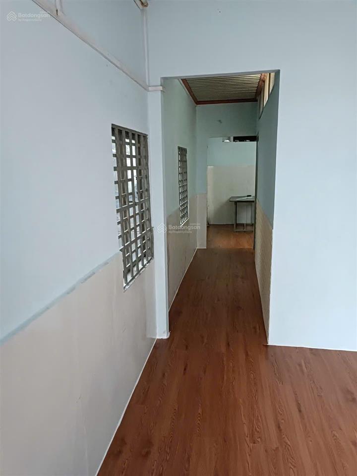 Thiện chí bán nhà 3pn2wc, 1 trệt 1 lửng cách trường cao đẳng gtvt 500m, sổ riêng giá 4 tỷ 980