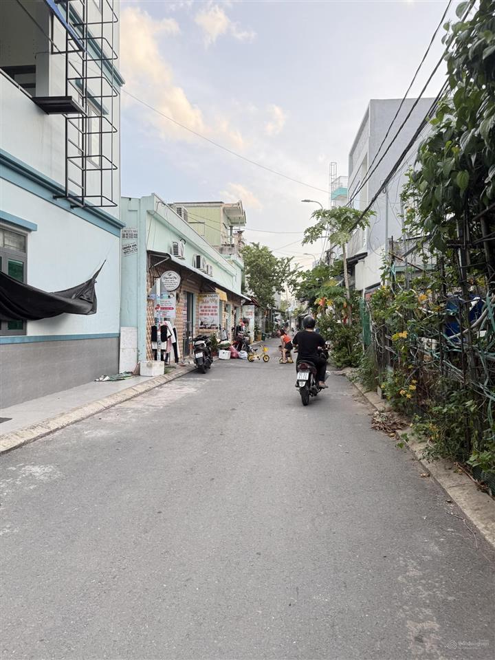 Đất ở sổ riêng 136m2 ngay trường cao đẳng gtvt phường phước long giá 6 tỷ 9 thương lương