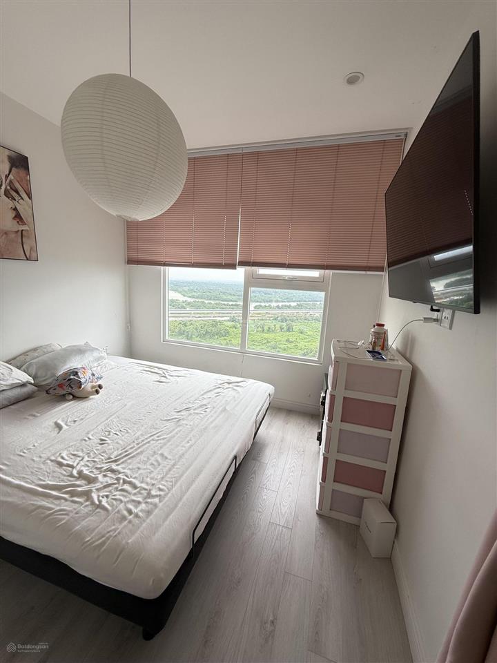 Bán căn hộ có chỗ đậu xe otô, view sông, toà s2, 2pn2wc có nội thất vinhomes grand park giá 3 tỷ 15