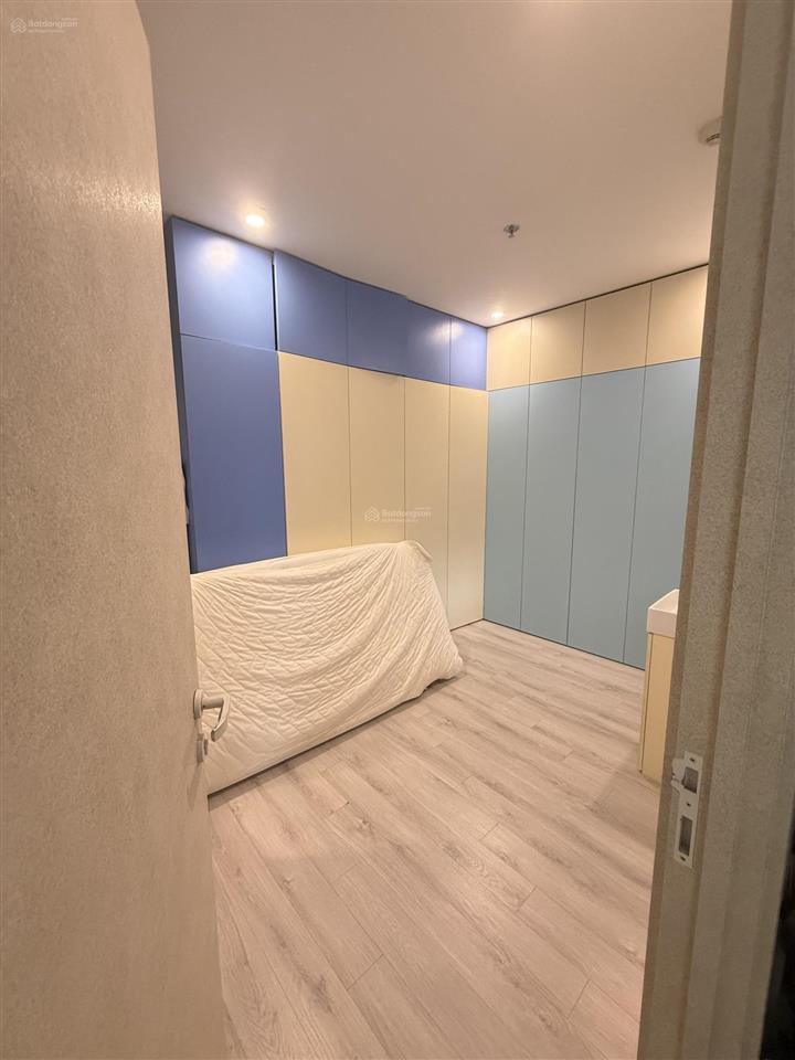 Bán căn hộ có chỗ đậu xe otô, view sông, toà s2, 2pn2wc có nội thất vinhomes grand park giá 3 tỷ 15