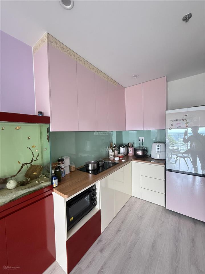 Bán căn hộ có chỗ đậu xe otô, view sông, toà s2, 2pn2wc có nội thất vinhomes grand park giá 3 tỷ 15