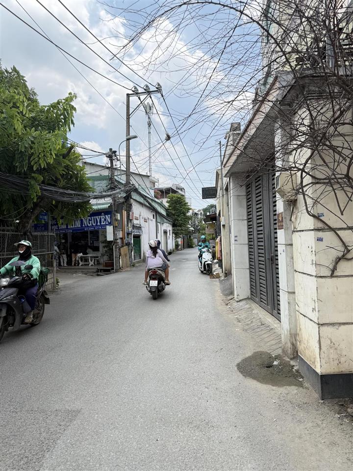 Bán nhà 3pn3wc mặt tiền đường kinh doanh cách đường nguyễn thị đinh quận 2 khoảng 200m giá 18,9 tỷ