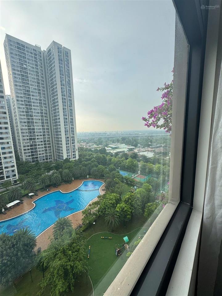 Chính chủ bán căn sổ riêng 2pn1wc tòa s203 vinhomes grand park view hồ bơi có nội thất giá 2 tỷ 930