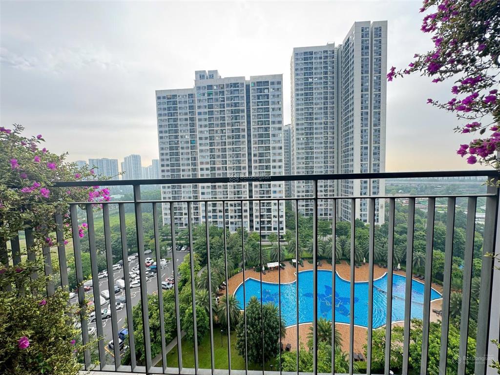 Chính chủ bán căn sổ riêng 2pn1wc tòa s203 vinhomes grand park view hồ bơi có nội thất giá 2 tỷ 930