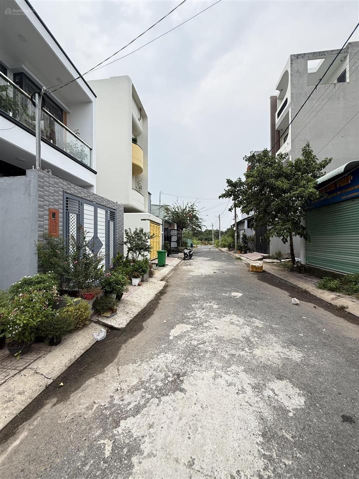 Đất đẹp 85m2, sổ riêng, trục đường nguyễn duy trinh, phường phú hữu, tp hồ chí minh giá 4 tỷ 6 tl