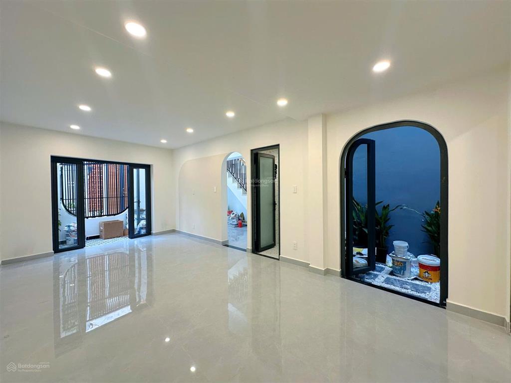 Bán nhà đường khánh hội 4pn3wc 68m2 đất ngay trung tâm quận 1.  0939 513 ***