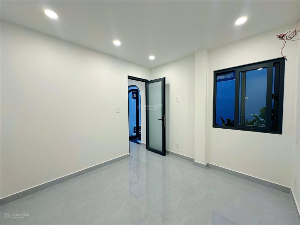 Bán nhà đường khánh hội 4pn3wc 68m2 đất ngay trung tâm quận 1.  0939 513 ***