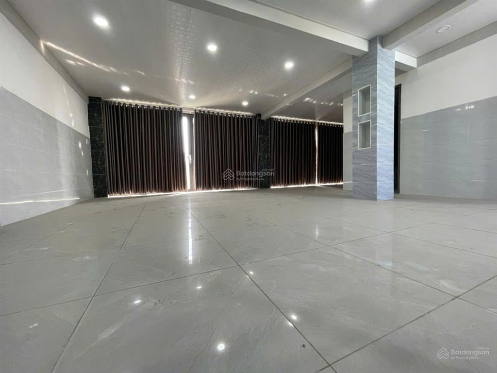 Bán nhà đẹp đường trần văn mười, hóc môn dt 110m2 4 tầng + sân thượng chỉ 8.3 tỷ, 0939 513 ***