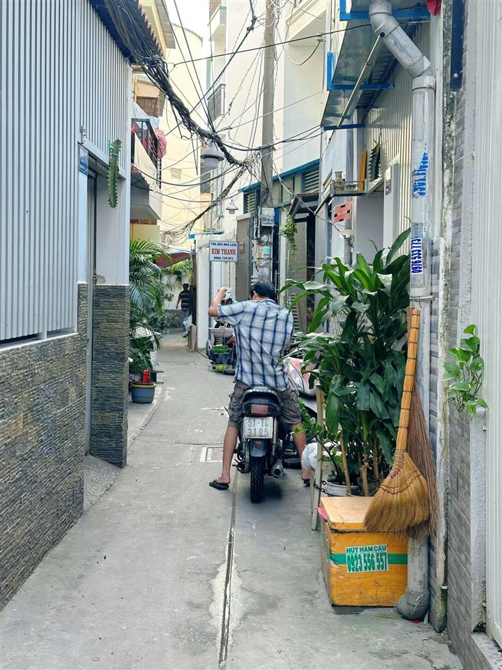 Duy nhất căn nhà tại quận 4 với 68m2 đất chỉ hơn 7 tỷ 4pn3wc  0939 513 ***