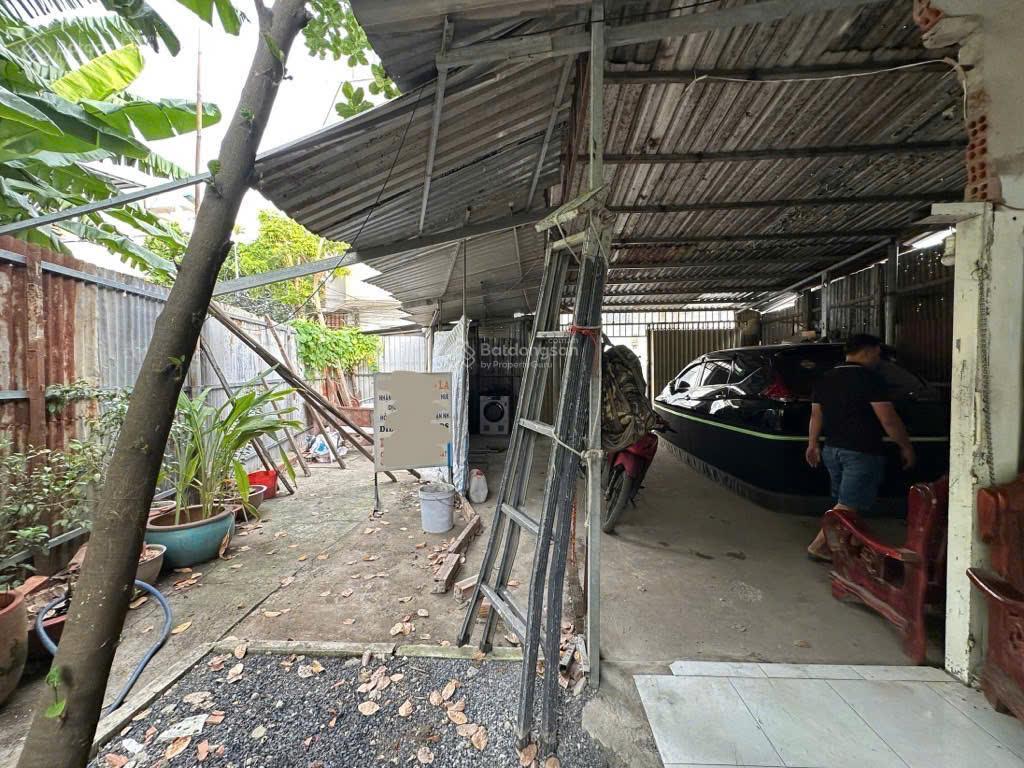 90m ngang 4m  hxh phân lô  20m ra mt đặng thùy trâm
