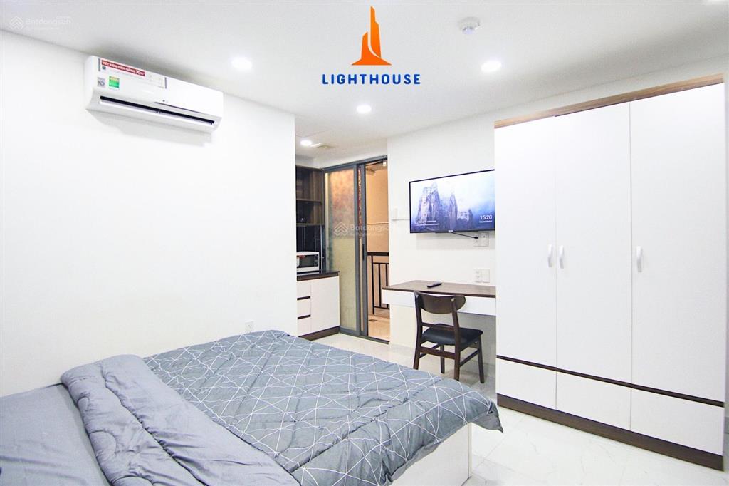 Phòng ban công giếng trời full nội thất gần chợ bà chiểu