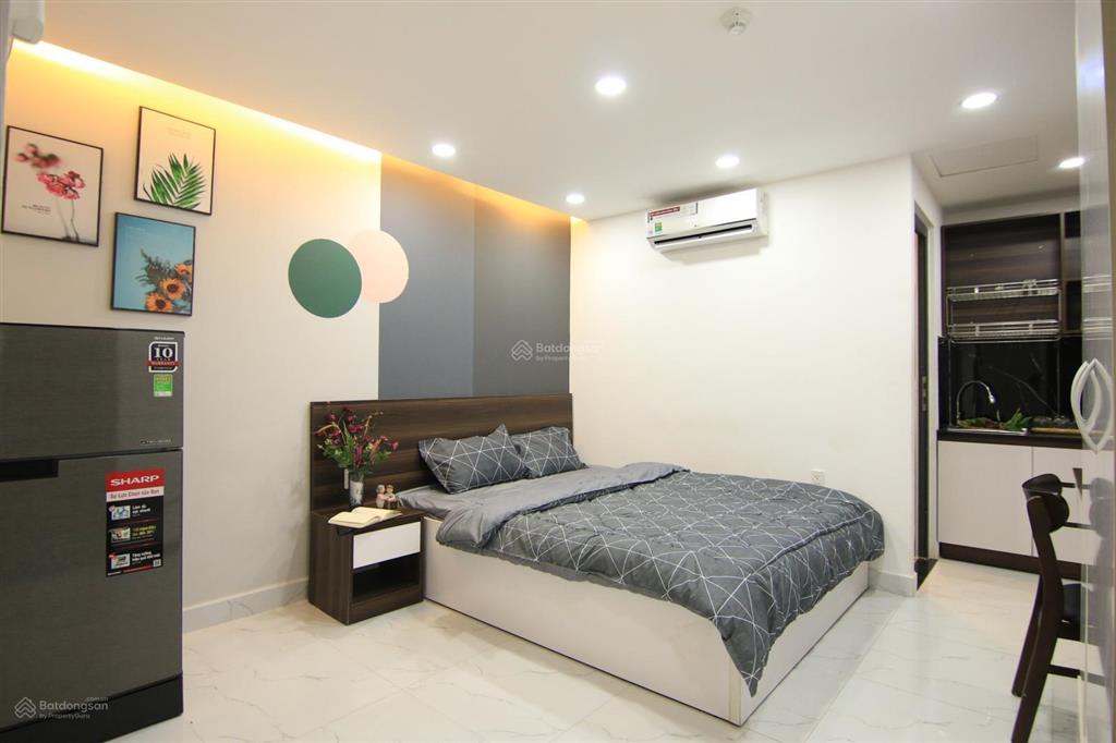 Phòng ban công giếng trời full nội thất gần chợ bà chiểu