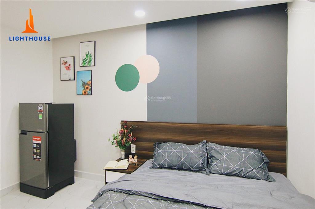 Phòng ban công giếng trời full nội thất gần chợ bà chiểu