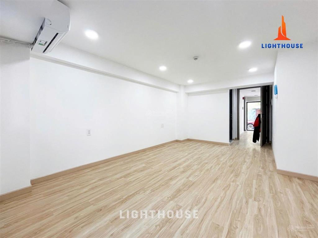 Phòng bếp riêng nội thất cơ bản gần đảo kim cương