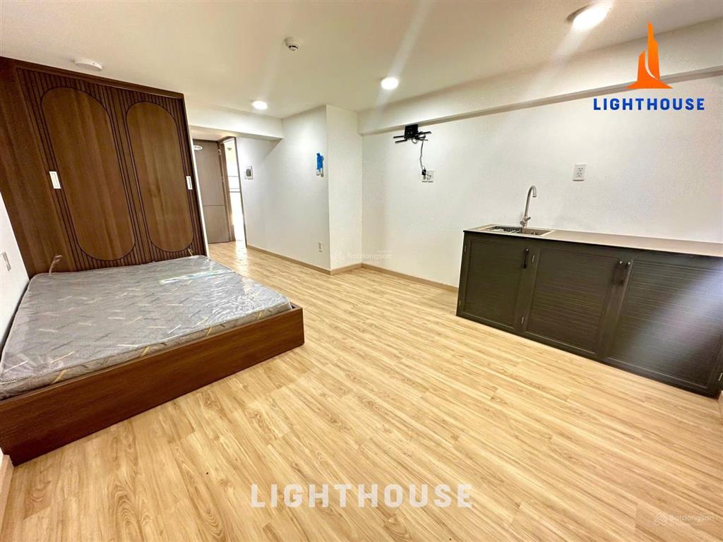 Phòng bếp riêng nội thất cơ bản gần đảo kim cương