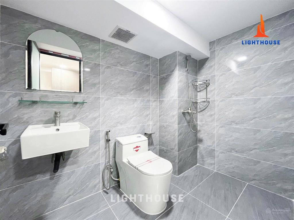 Phòng bếp riêng nội thất cơ bản gần đảo kim cương